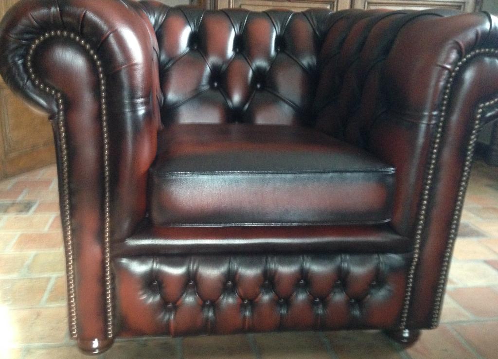 Chesterfield Burnley Leather Armchair – Burgundy – Like new, Maison & Meubles, 100 à 125 cm, Moins de 150 cm, Chesterfield, Banc droit