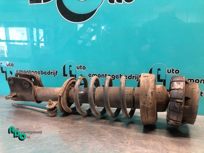 Barre amortisseur avant droit d'un Renault Trafic (Trafic 01, Autos : Pièces & Accessoires, Suspension & Châssis, Renault, Utilisé