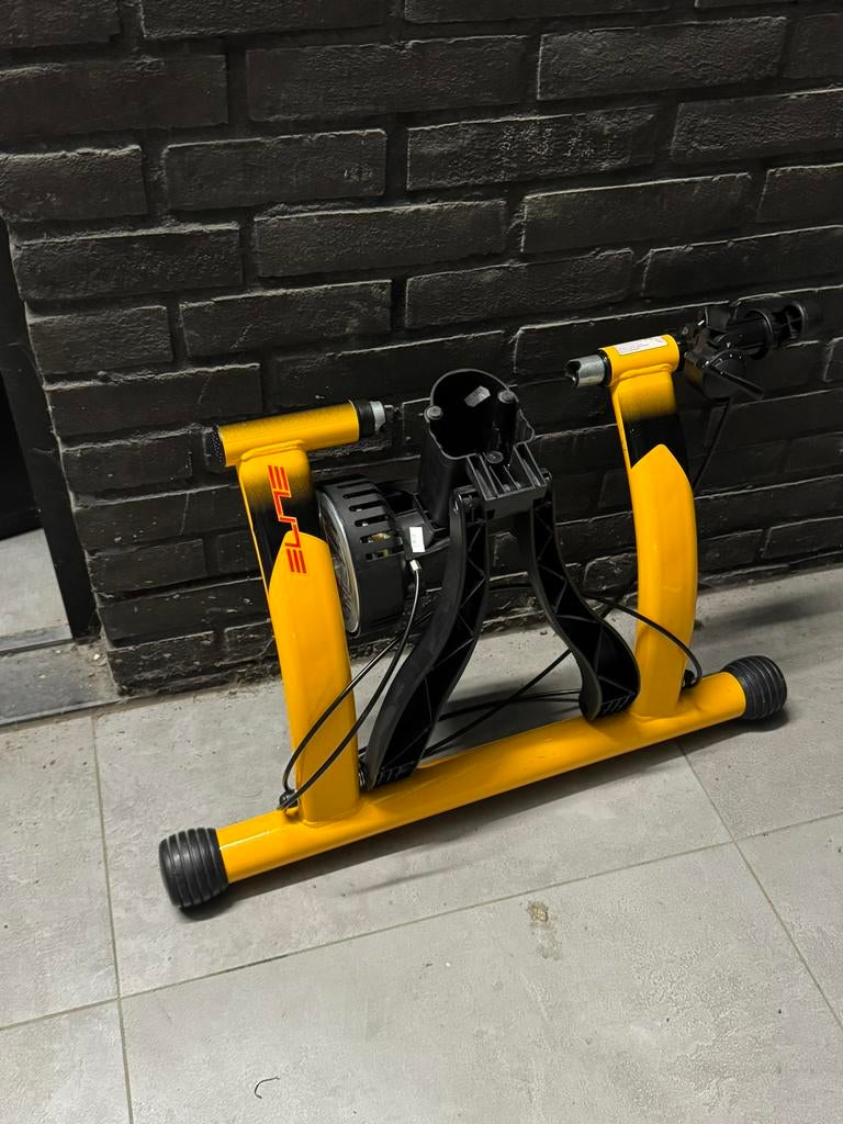 Vélo d'entraînement Elite + ceinture à roulettes, Enlèvement