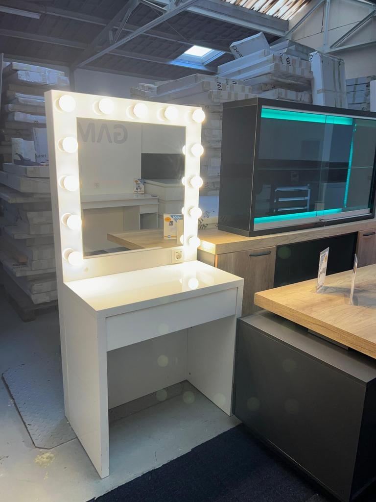 SHOWMODEL HOOGGLANS WIT KLEUR KAP MAKE UP TAFEL, Huis en Inrichting, Ophalen