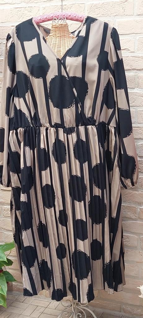 Kleedje 5xl 66cm van oksel tot oksel elastiek in taille, Kleding | Dames, Grote Maten, Shein, Ophalen of Verzenden, Zo goed als nieuw