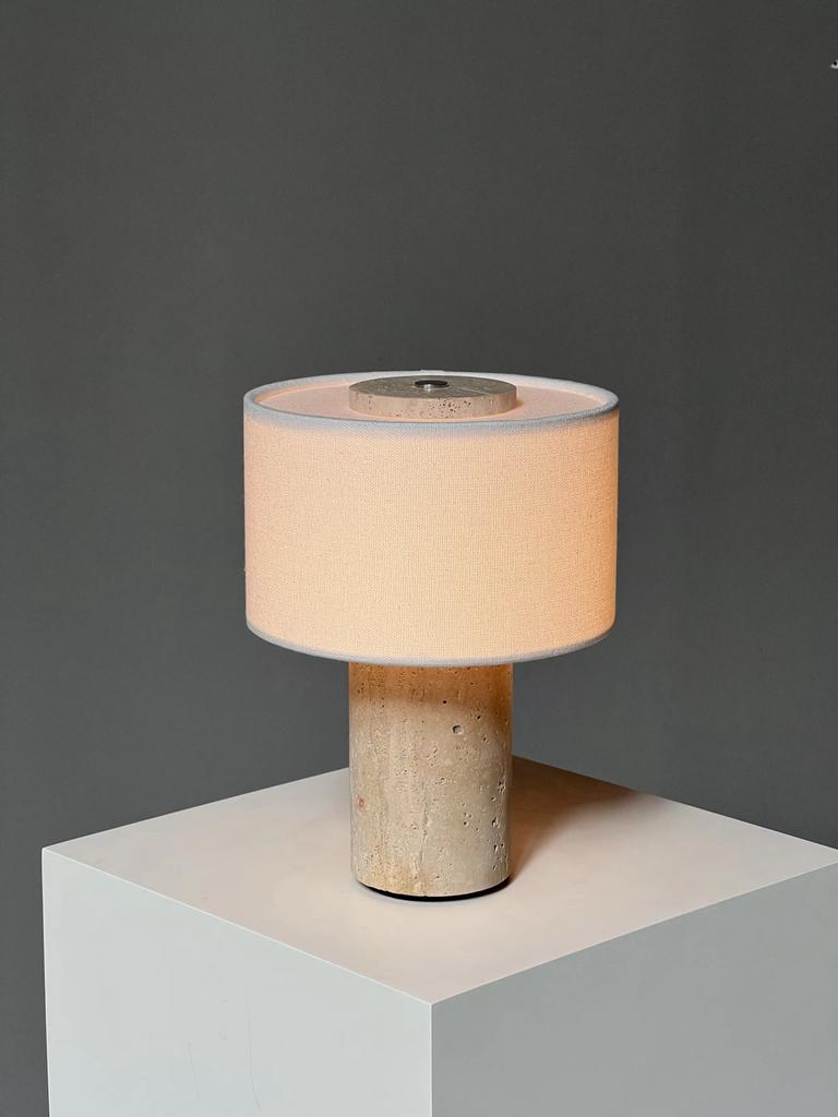 Nieuwe Travertin tafellamp Blosholm, Huis en Inrichting, Lampen | Tafellampen, Ophalen of Verzenden, Nieuw, Overige materialen