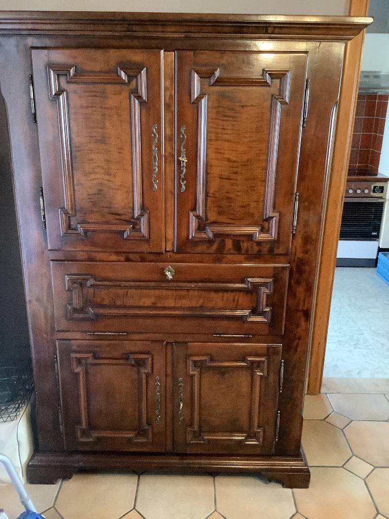 Kast, Antiquités & Art, Enlèvement