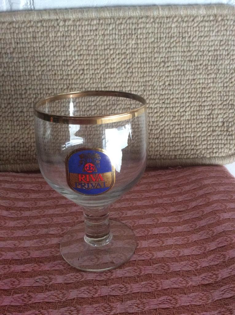 Privé, gratuit. Riva, Dentergem, Enlèvement, Comme neuf, Verre ou Verres