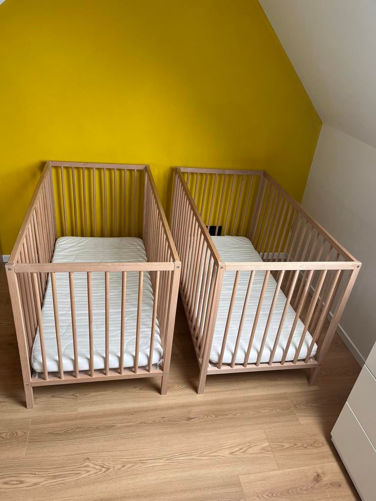 2x babybed ikea Sniglar in zeer goede staat met matras, Kinderen en Baby's, Babywiegjes en Ledikanten, Ophalen