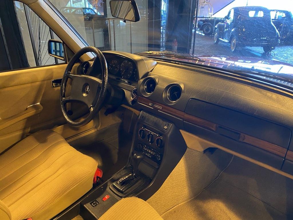 Mercedes-Benz 200-serie 200 W123 200D Automatic (bj 1983), Auto's, Automaat, Overige kleuren, Mercedes-Benz, Bedrijf