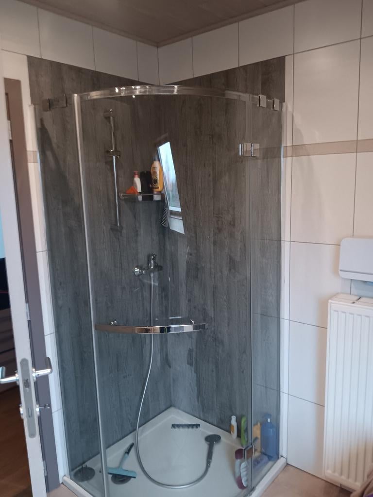 Douche 90 rond glas .bak aanwezig .achterkant niet