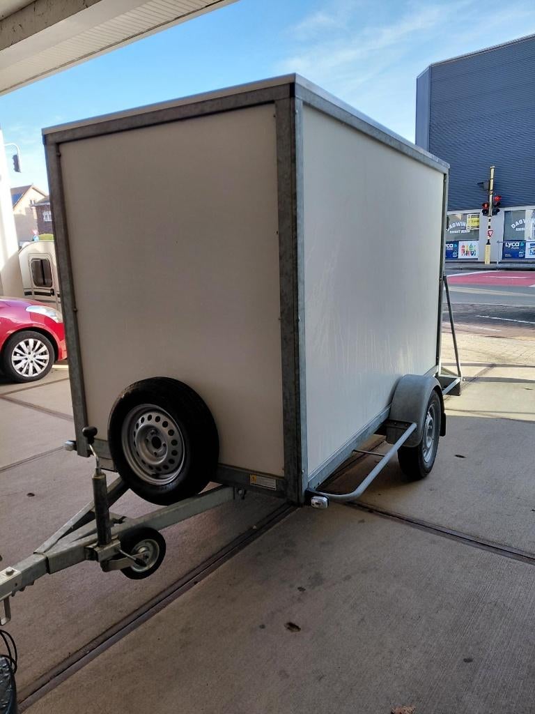 Gesloten aanhangwagen 750 kg te huur, Ophalen, Gobanna Belux, Zo goed als nieuw, Mboulez@gobanna.com