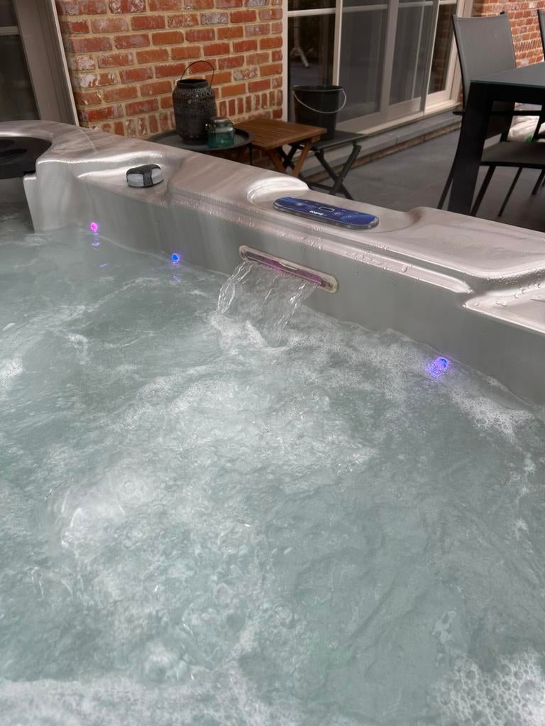 Jacuzzi spa 5 personen ( balboa), Jardin & Terrasse, Enlèvement, Utilisé, Escalier, Fixé