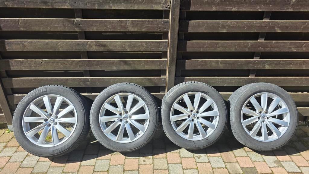 Volvo XC90 velgen met winterbanden, Auto-onderdelen, Banden en Velgen, 19 inch, Velg(en), 235 mm, Winterbanden