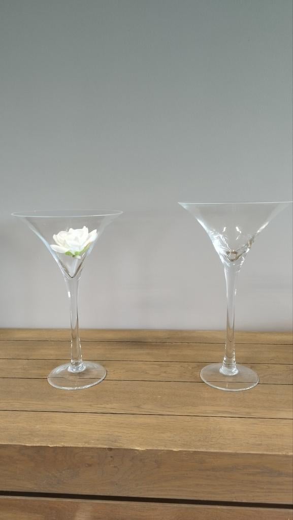 Lot 2 vases martini sur pied H40 cm, Verzamelen, Glas en Drinkglazen