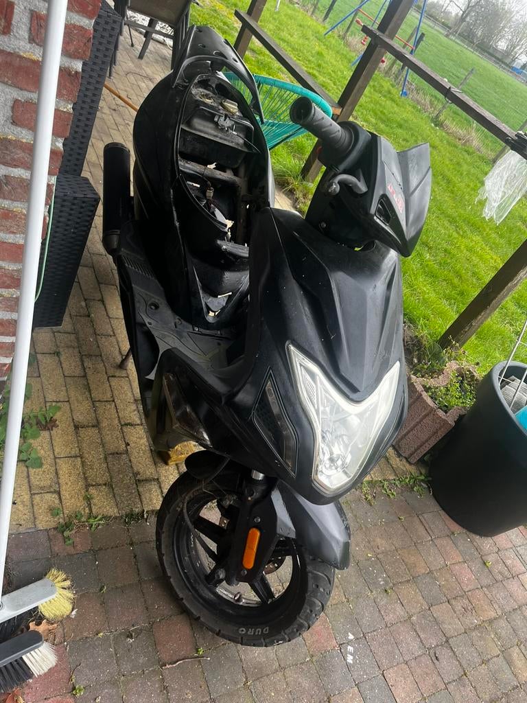 Scooter A-Klasse (Voor Onderdelen), Fietsen en Brommers, Brommeronderdelen | Scooters, Ophalen, Zo goed als nieuw, Uitlaat