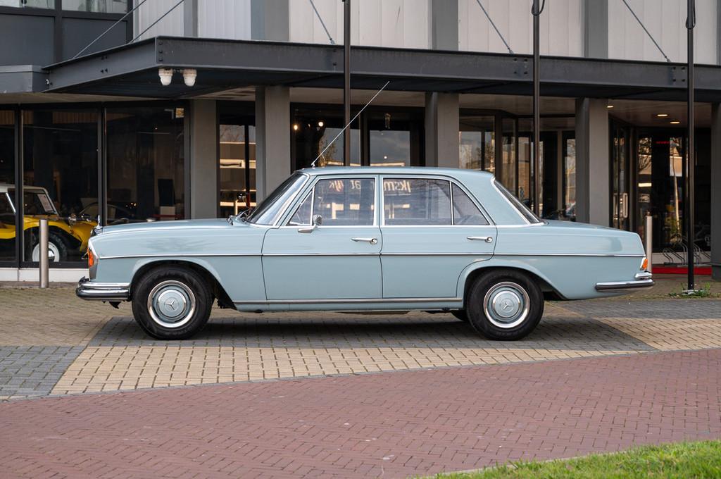 Mercedes-Benz S-Klasse 250 SE ( W108 ) (bj 1966), Auto's, Oldtimers, 4 zetels, 2496 cc, Blauw, Leder en Stof