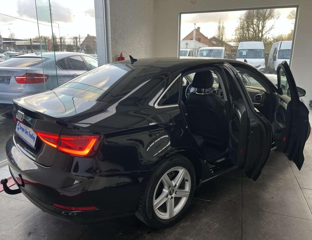 Audi A3 SEDAN AMBITION LUXE 1.6 TDI 110CH GAR 12M (bj 2014), Gebruikt, Zwart, Blauw, Leder