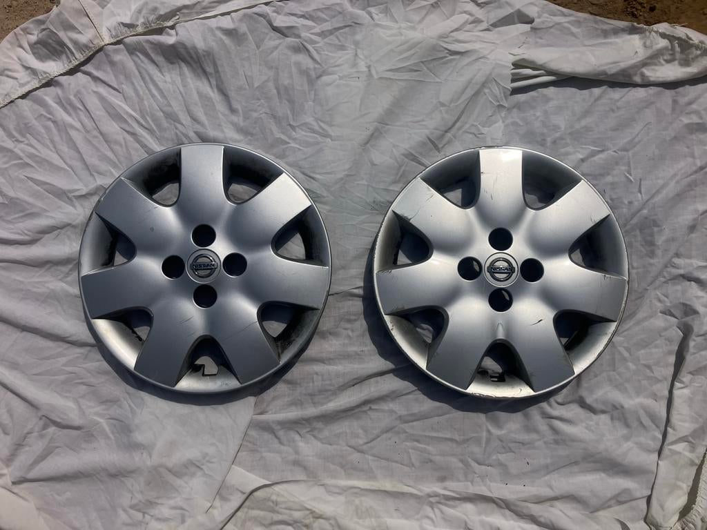 Deux Enjoliveurs Nissan, Autos : Divers, Enjoliveurs, Enlèvement, Comme neuf
