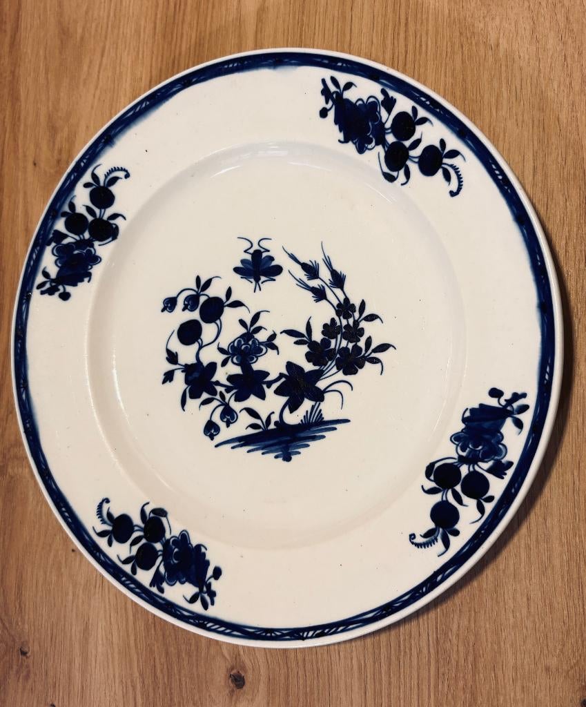 2 assiettes porcelaine de Tournai – décor à la mouche, Antiquités & Art, Enlèvement