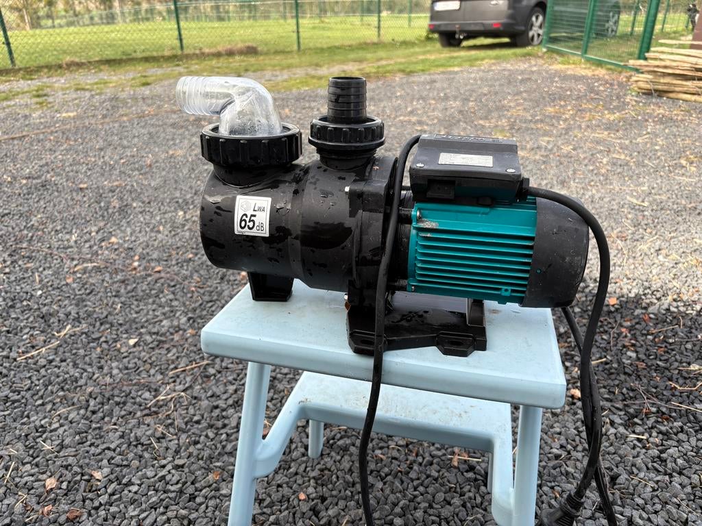 Vijverpomp met waterbak en rooster, Ophalen, Gebruikt