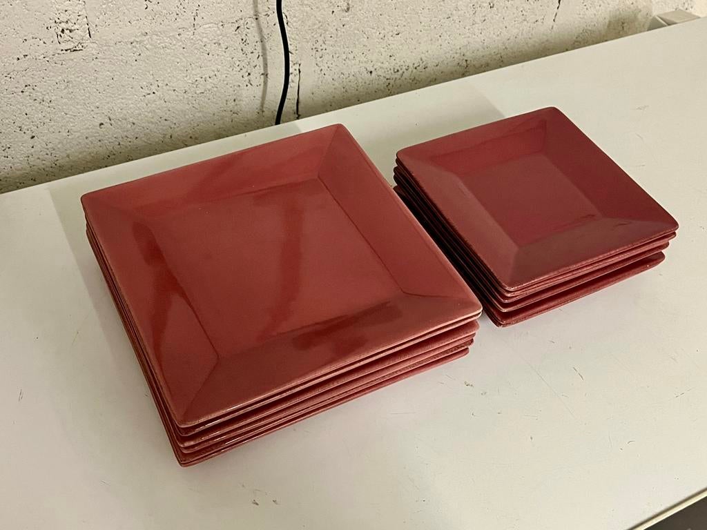 Douze assiettes carrées - Côté Table - Rouge Ocre, Maison & Meubles, Enlèvement ou Envoi