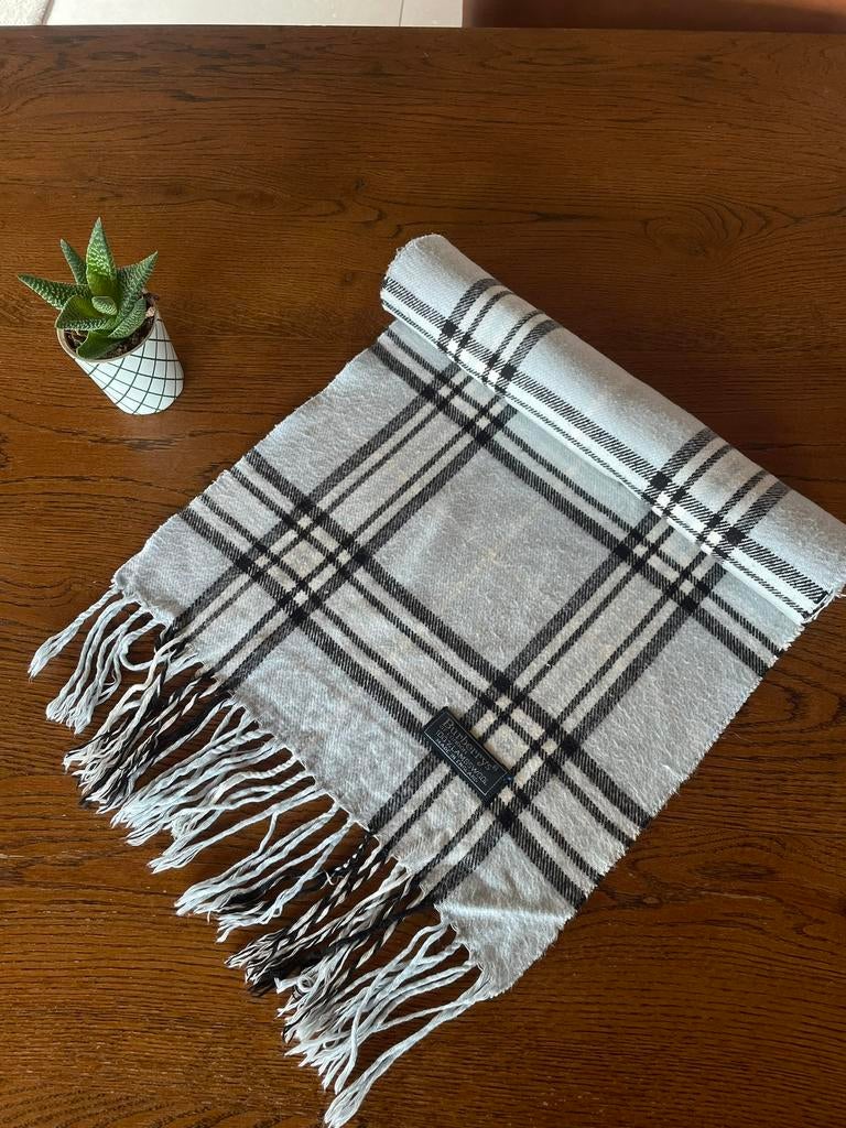 Burberry sjaal, Kleding | Dames, Burberry, Ophalen of Verzenden, Zo goed als nieuw, Sjaal