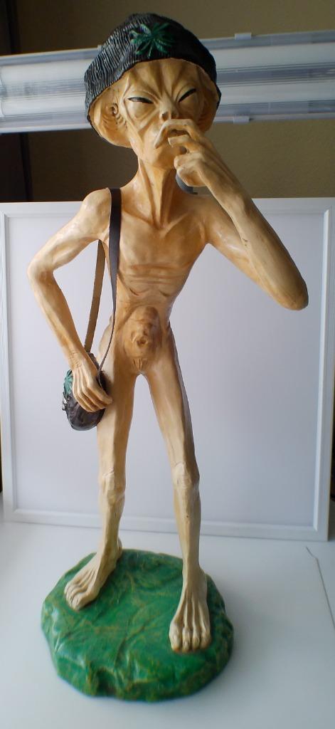 Image d'un extraterrestre avec de la marijuana, Collections, Statues & Figurines, Utilisé, Fantasy, Enlèvement
