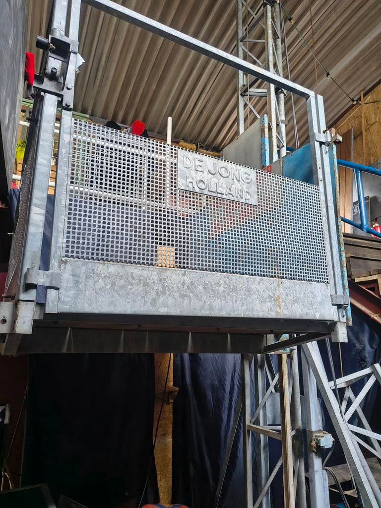 Bouw lift 400kg De jong holland, Bricolage & Construction, Monte-charges, Utilisé, Ascenseur de chantier, Enlèvement