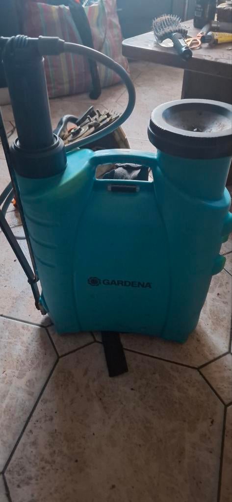 De sproeier heeft een inhoud van 12 liter., Tuin en Terras, Bestrijdingsmiddelen