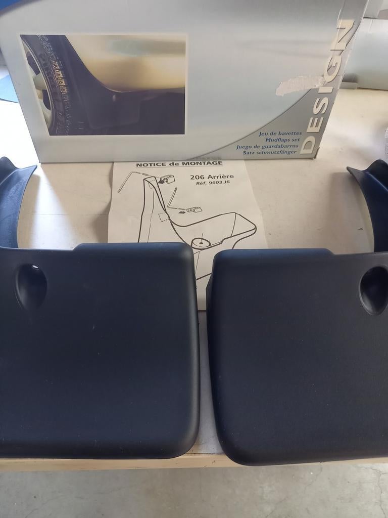 JEUX DE BAVETTES ARRIÈRE NEUVE PEUGEOT 206 3/5 PORTES 20€, Autos : Pièces & Accessoires, Enlèvement ou Envoi, Peugeot