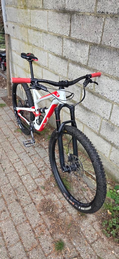 YT Jeffsy 29 CF (Carbon) – Maat L – Upgrades (XT /, Fietsen en Brommers, Fully, Ophalen, Gebruikt, Overige merken