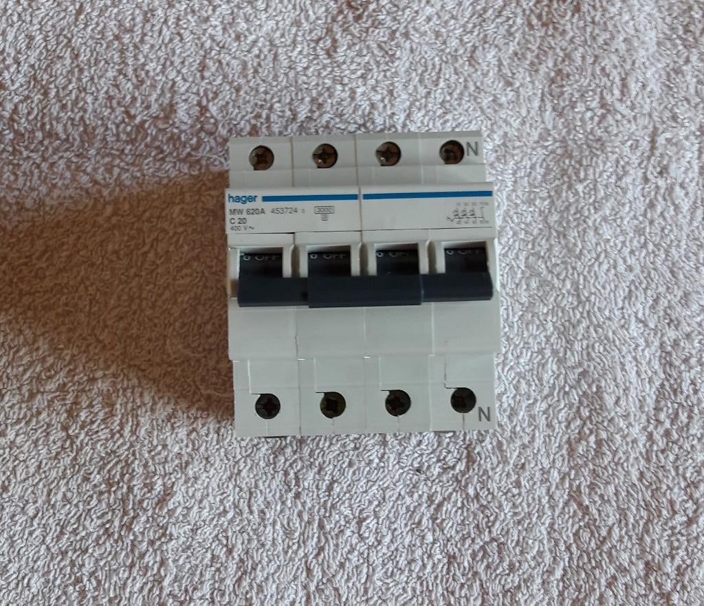 HAGER MW620A C20A tetrapolaire stroomonderbreker - nieuw, Doe-het-zelf en Bouw, Elektriciteit en Kabels, Nieuw, Ophalen of Verzenden