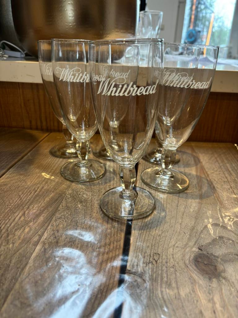 vintage Whitbread bierglazen op voet, Ophalen, Zo goed als nieuw