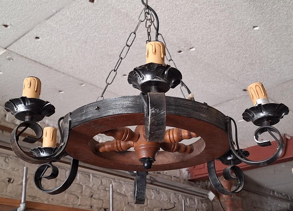 LUSTRE en fer forgé et bois "roue de chariot" à 6 lampes, Maison & Meubles, Enlèvement, Bois