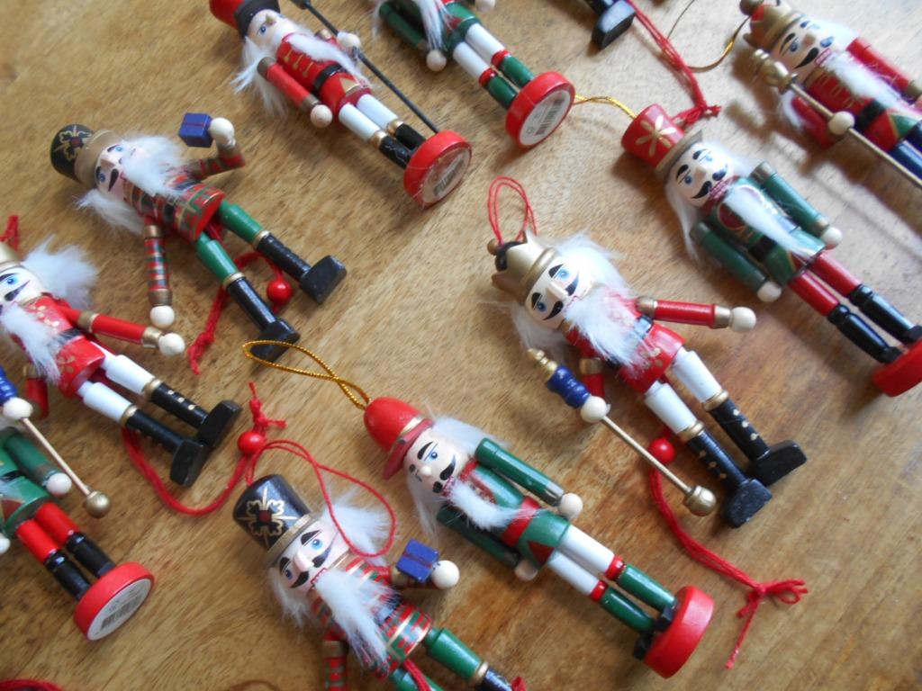 NOEL..NEUF...lot de 15  casse noisettes en bois..13cm, Enlèvement ou Envoi, Neuf, Décoration