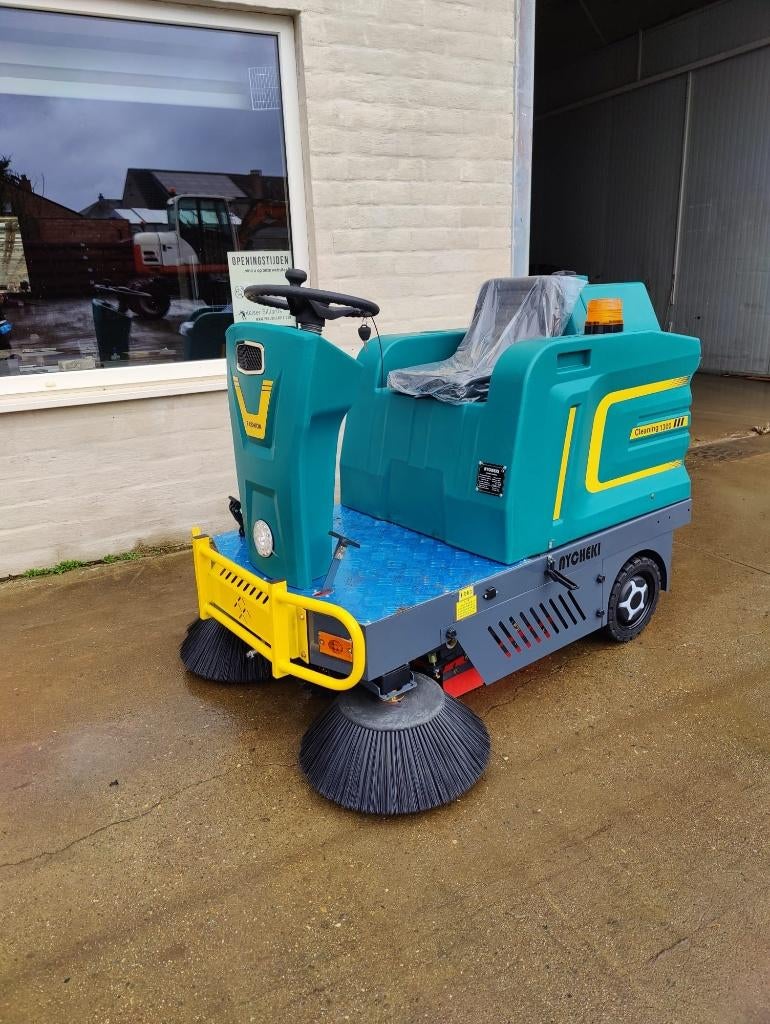 NIEUWE NYCHEKI VEEGMACHINE  2 JAAR GARANTIE, Tuin en Terras, Veegmachines, Ophalen
