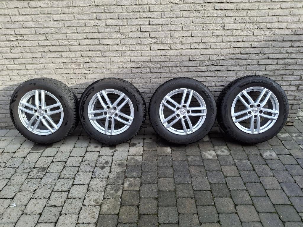 Winterbanden . Merk Hankook 2 seizoenen oud, Banden en Velgen, 17 inch, Winterbanden, 225 mm