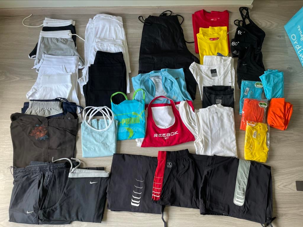 Vêtements  et chaussures femme + homme, Vêtements | Femmes, Enlèvement, Comme neuf