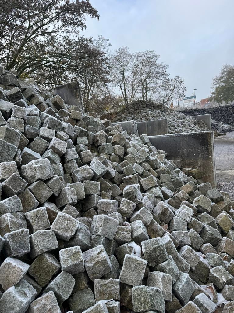 Uitverkoop Kasseien: Mozaïken, Porfier, Gres, Bazalt…, Ophalen, Zo goed als nieuw, Kei