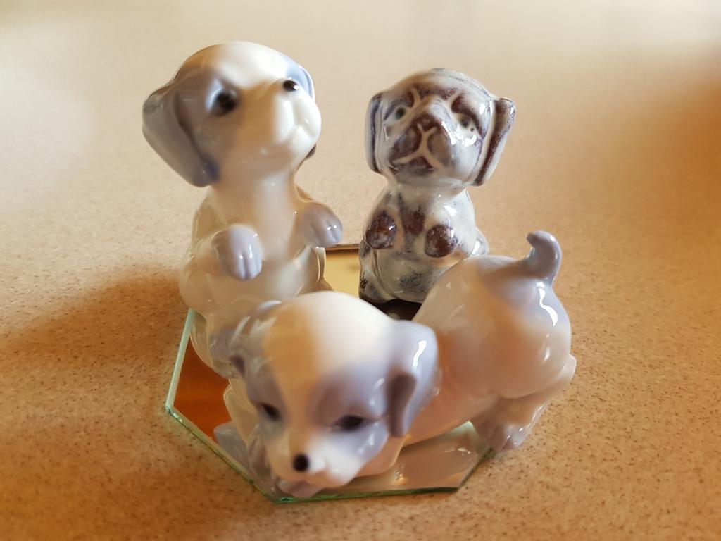 3 leuke hondjes + spiegeltje, Verzamelen, Ophalen of Verzenden, Zo goed als nieuw, Dier