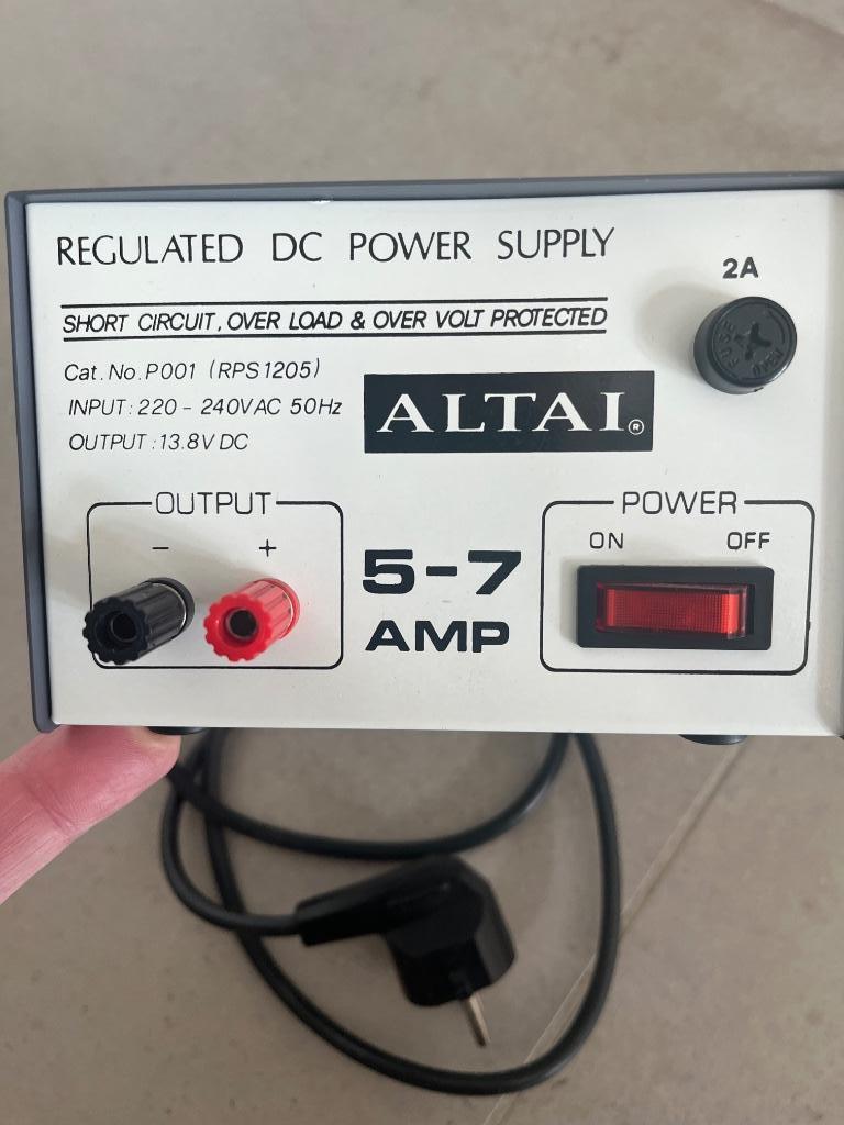 Transformator omvormer 220V 12V, Ophalen, Zo goed als nieuw