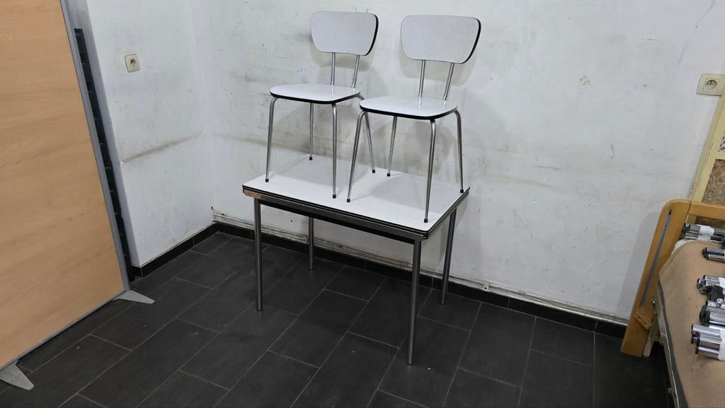 ancienne table en formica année 60 70 démontable avec deux c, Immo