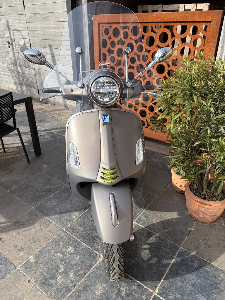 VESPA GTS SUPER TECH 125 16882 km, Fietsen en Brommers, Scooters | Vespa, Ophalen, Overige modellen, 125 cc, Zo goed als nieuw