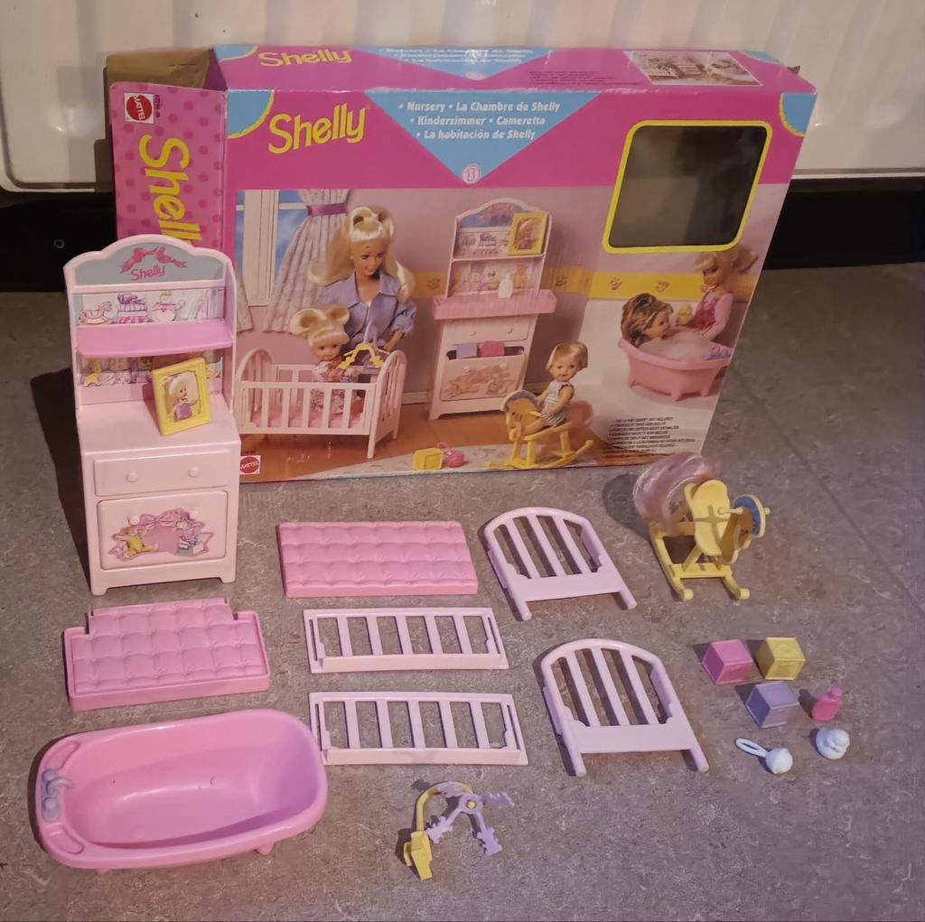 Crèche Barbie Shelly 1997, Enfants & Bébés, Jouets | Maisons de poupées, Comme neuf, Enlèvement ou Envoi