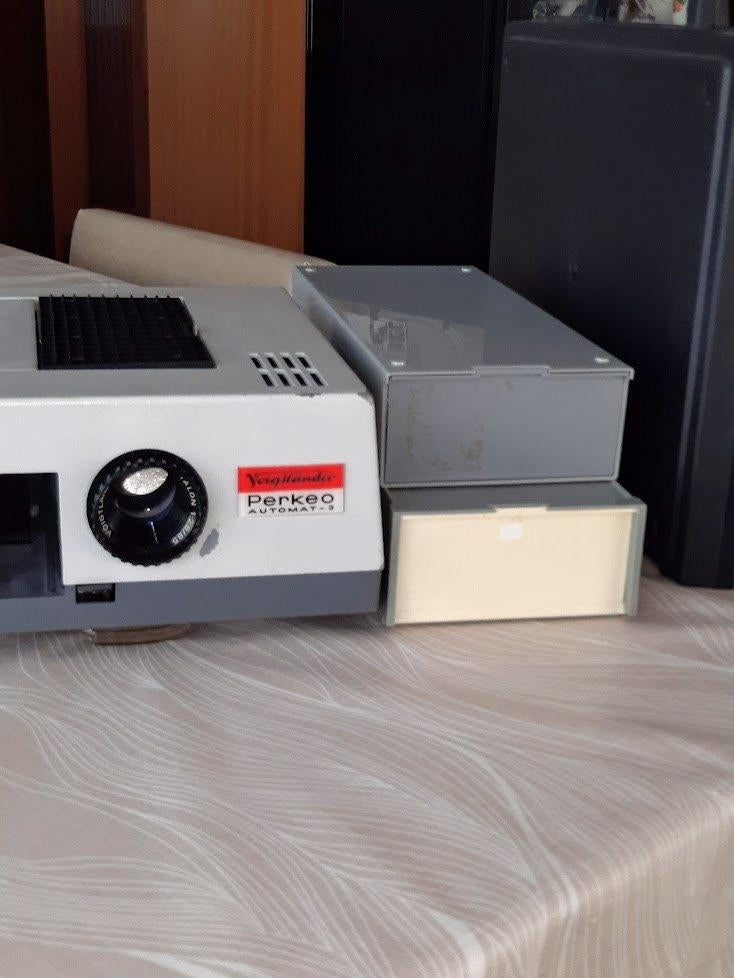 dia- projector,- dozen, -valiezen, Ophalen, Zo goed als nieuw