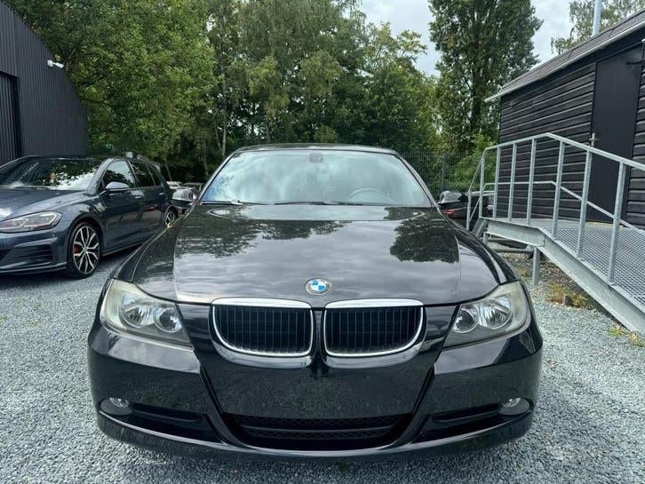 Bmw 318i 2009 242dkm airco leder cruise zo mee te nemen!, Auto's, BMW, Isofix, Zwart, Zwart, Leder
