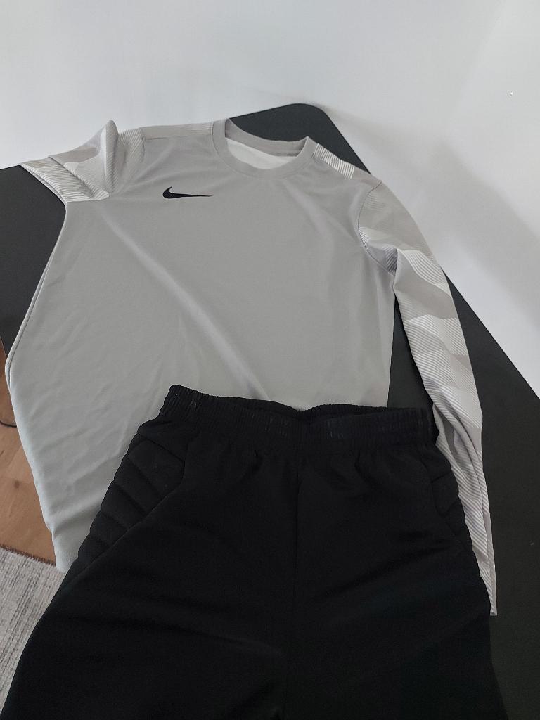 Nike PRO keeper outfit doelman (medium), Sport en Fitness, Voetbal, Maat M, Ophalen of Verzenden, Nieuw, Trainingspak