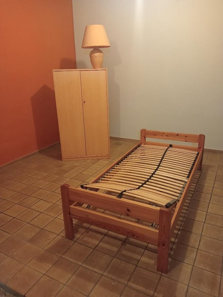 Lit 1 personne,+ garde robe+ lampe, Maison & Meubles, Enlèvement, Comme neuf, Une personne