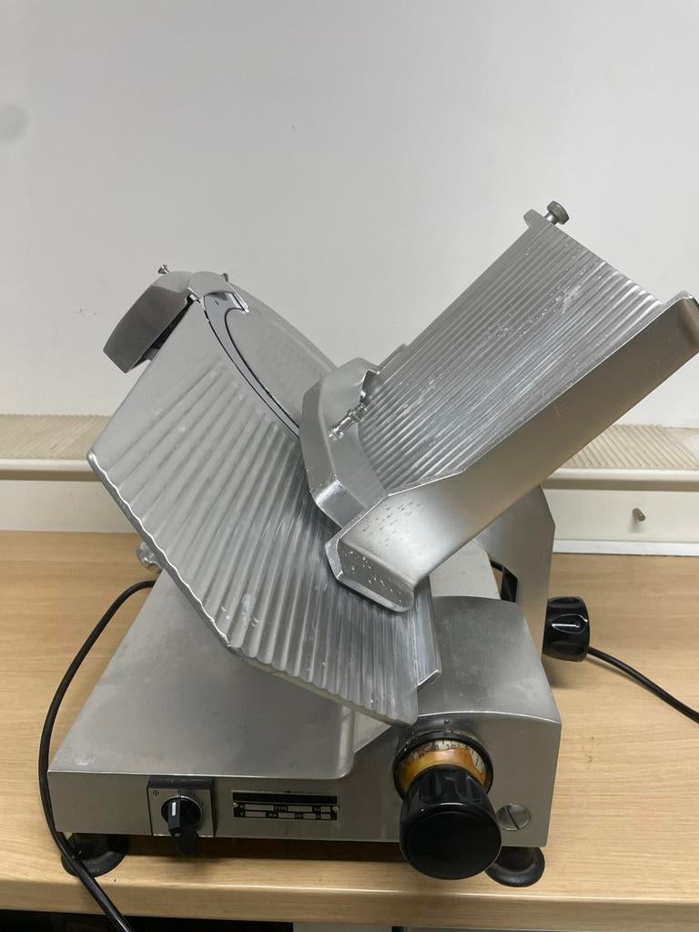 Proffesionele vleessnijmachine, Ophalen, Gebruikt