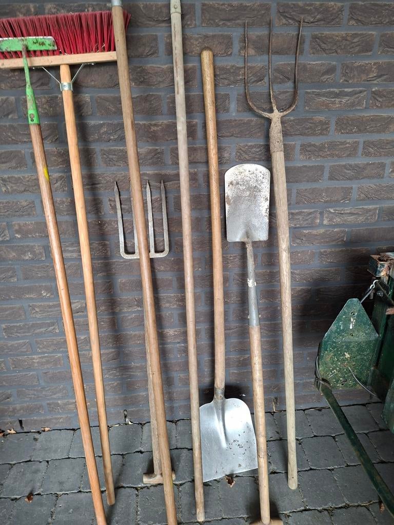 T.k. diverse tuingereedschappen en bijl, Jardin & Terrasse, Outils à main, Enlèvement, Hache