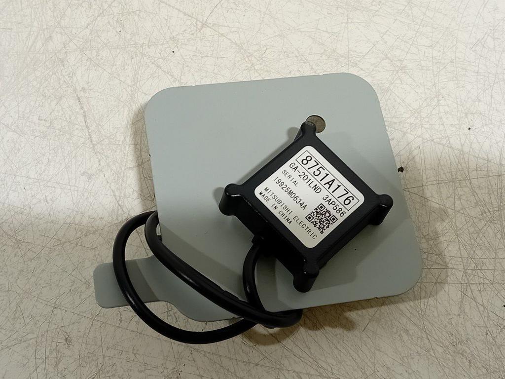 Antenne Mitsubishi Outlander, Enlèvement ou Envoi, Van der Ven Autorecycling B.V., Onderdelen@venauto.nl, Ettenseweg 76, 4706 PB Roosendaal, The Netherlands