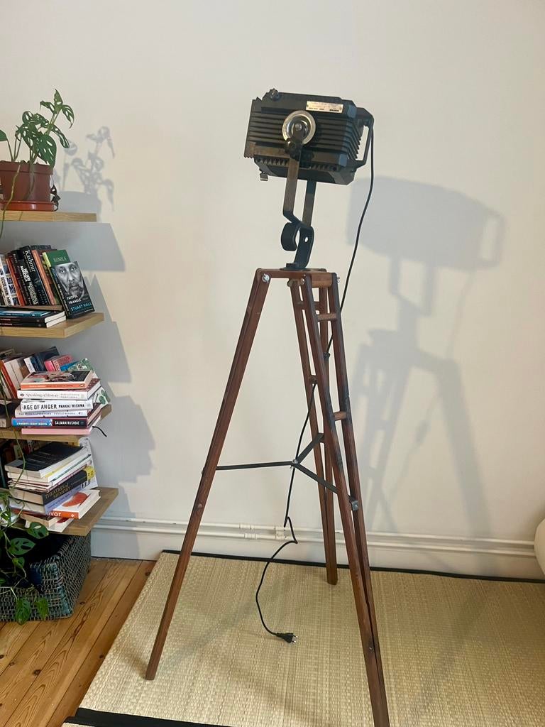 Lamp on a tripod, Enlèvement, Comme neuf