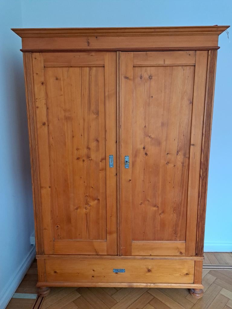 Armoire ancienne en bois pin,130L x 60 P x 200 H, Enlèvement